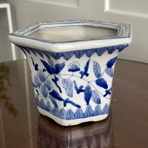 Vintage Chinoiserie Blue & White Planter Pot